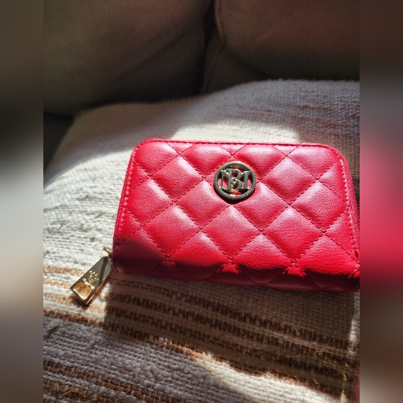 Badgley Mischka Red Card Holder Zip small wallet like new - Picture 6 of 6
